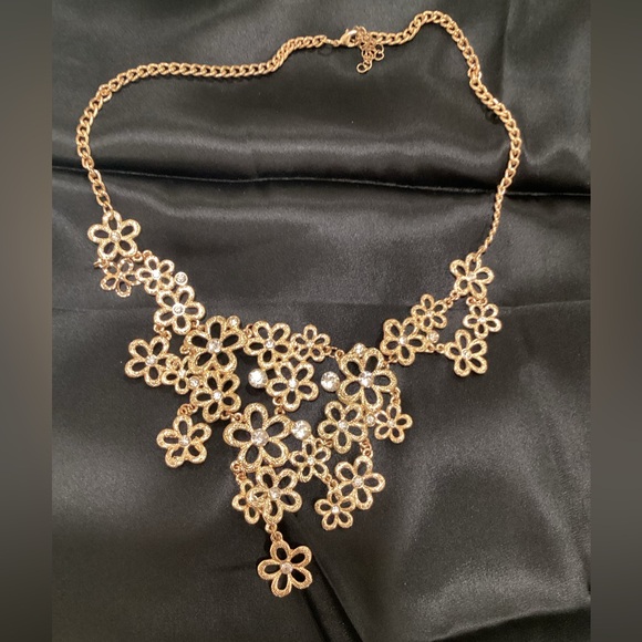 unbranded Jewelry - Vintage cascading daisies Gold Floral Statement Necklace center rhinestones